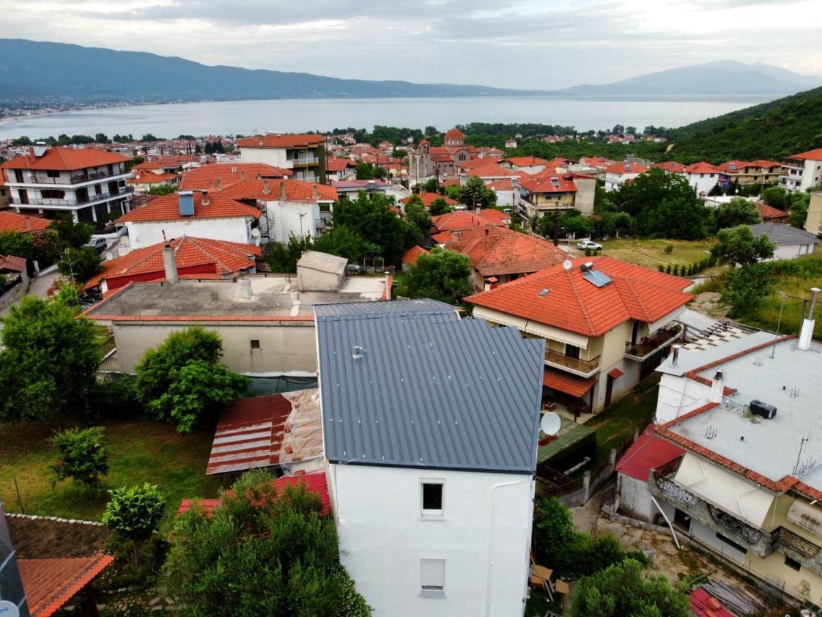 Stavros Lay In - Housity