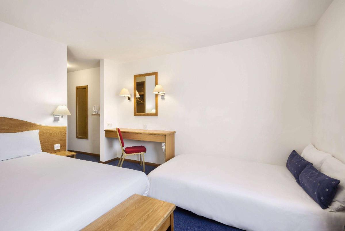 Days Inn by Wyndham Telford Ironbridge - Housity