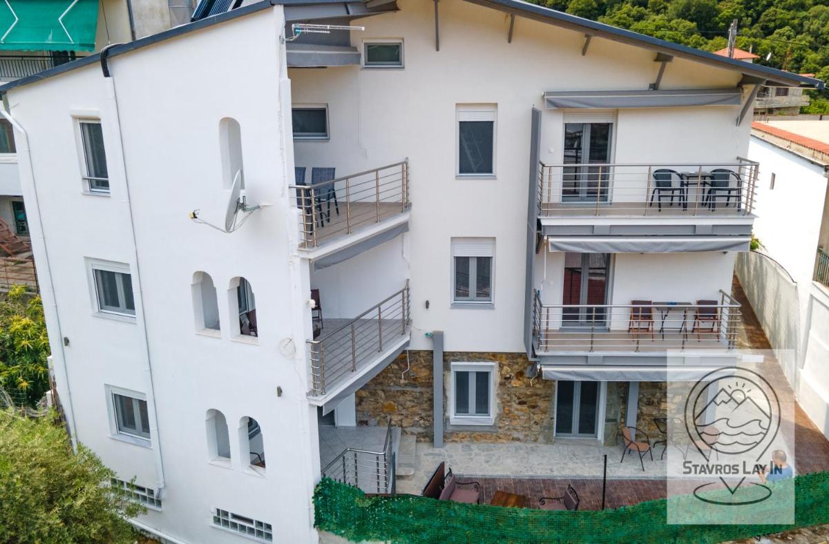 Stavros Lay In - Housity