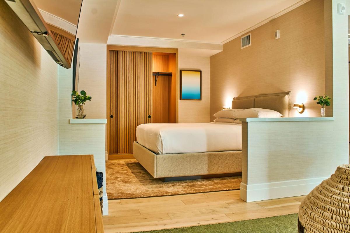 Hilton San Diego/Del Mar - Housity