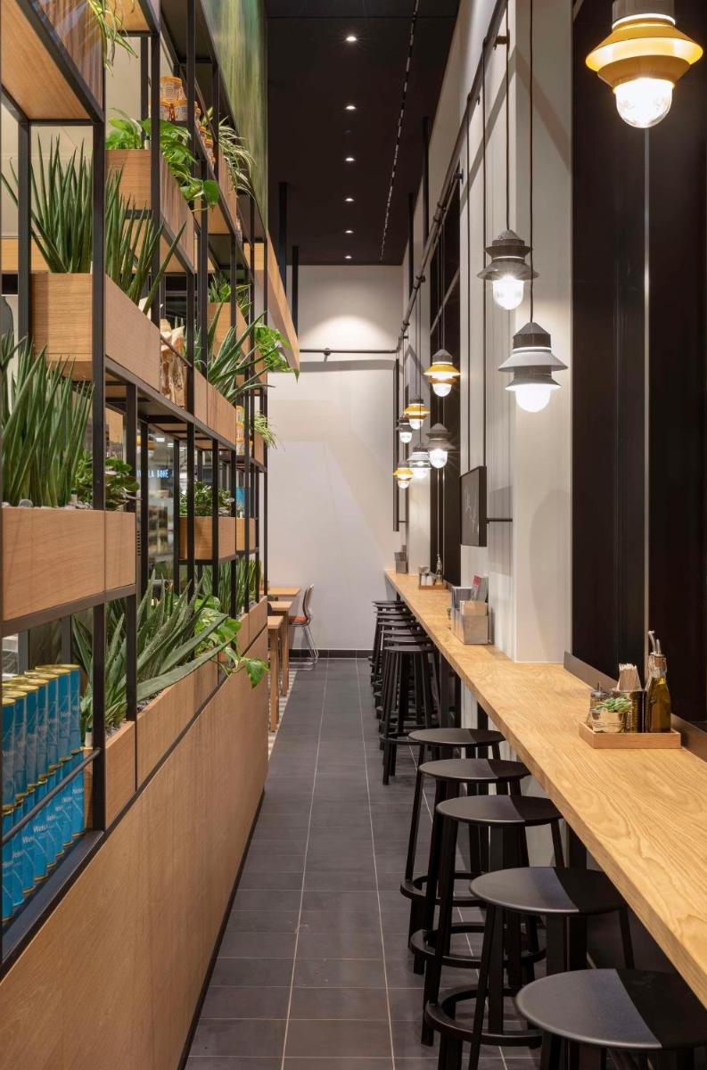 Ein Restaurant oder anderes Speiselokal in der Unterkunft Andaz Munich Schwabinger Tor, By Hyatt Ein Restaurant oder anderes Speiselokal in der Unterkunft Andaz Munich Schwabinger Tor, By Hyatt