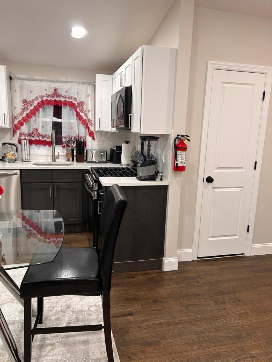 Cozy Multi-Level House Private Level A, Irvington NJ - Housity