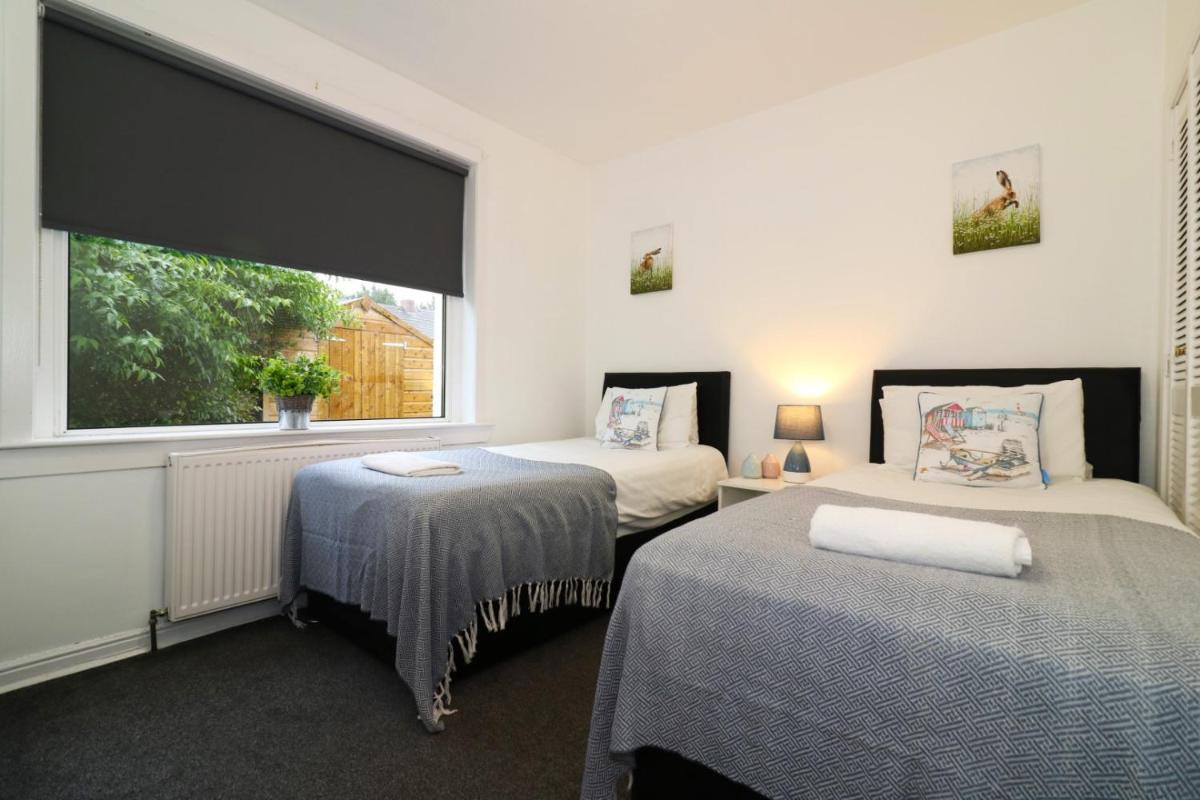 Signature - Glen Lee House - Housity