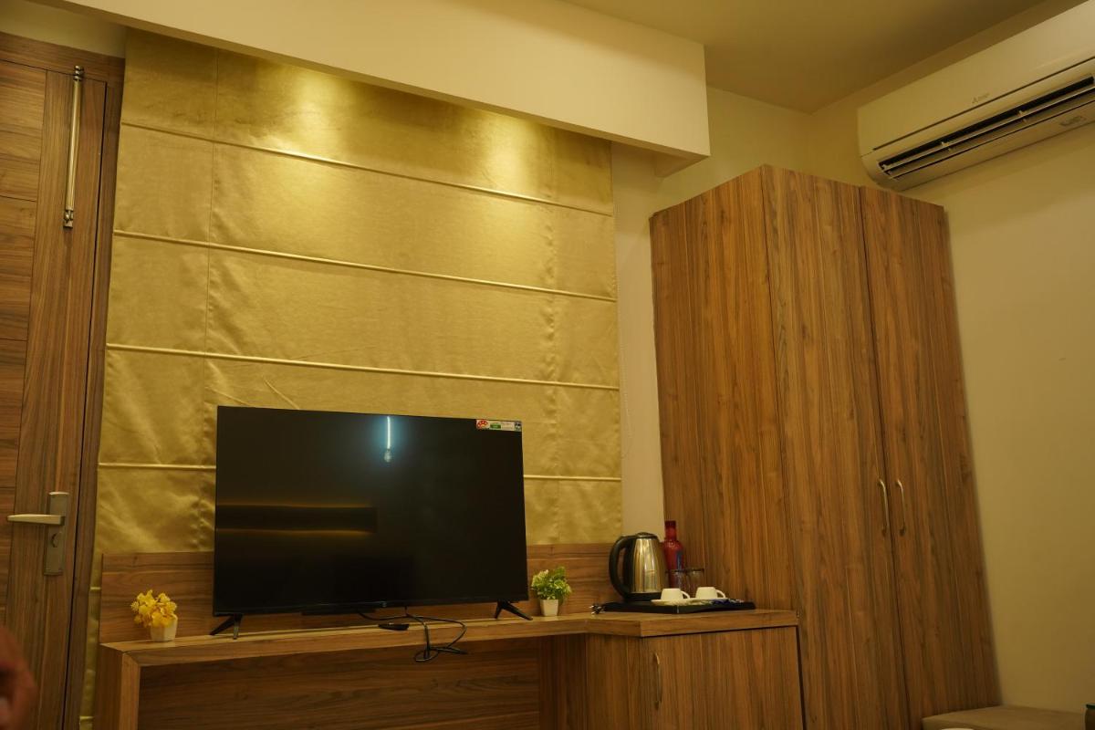 Jannat Hotel - Housity