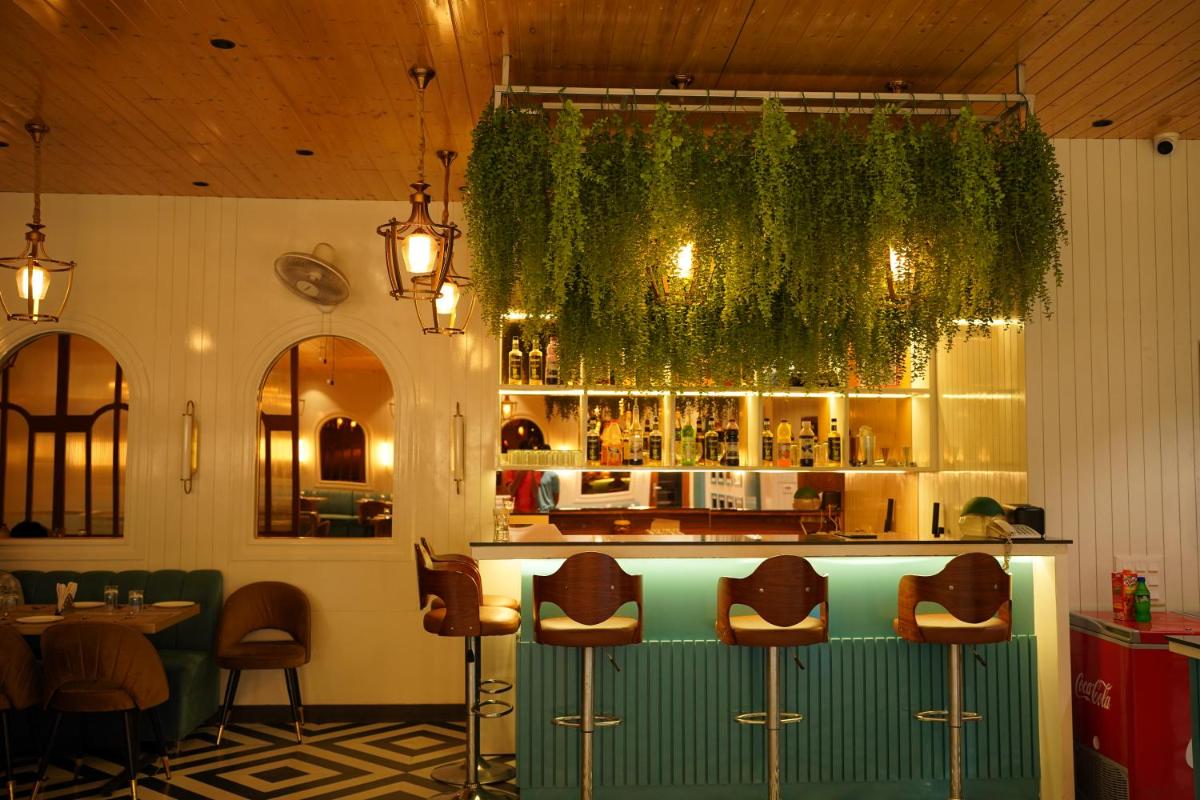 Jannat Hotel - Housity