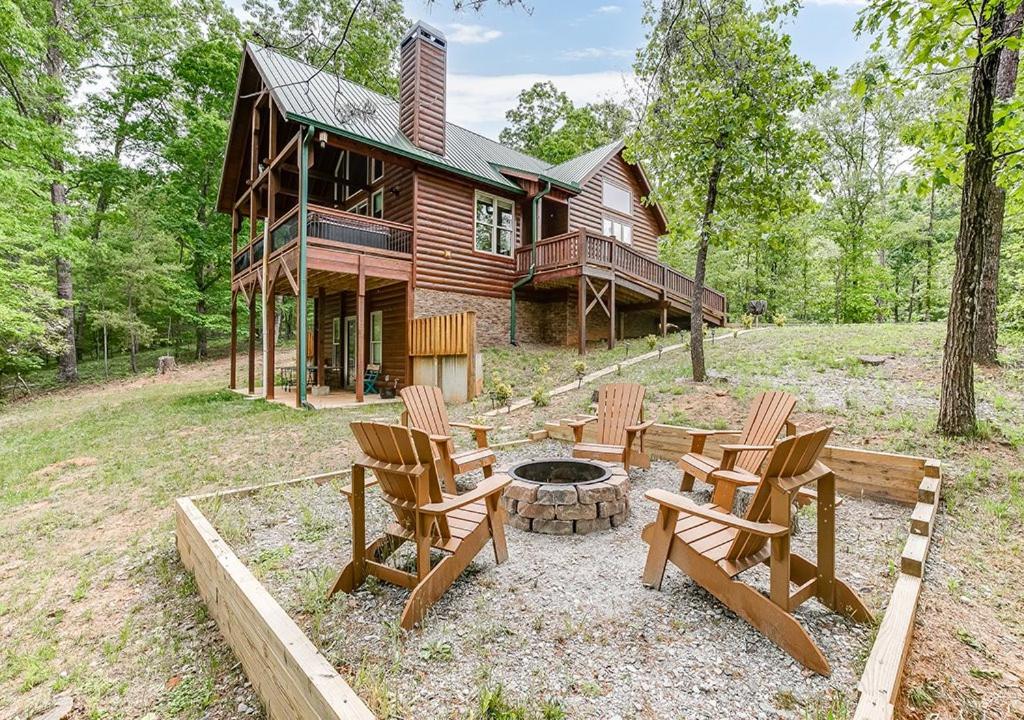 Spacious Cabin w Hot Tub Near Helen, GA - Housity