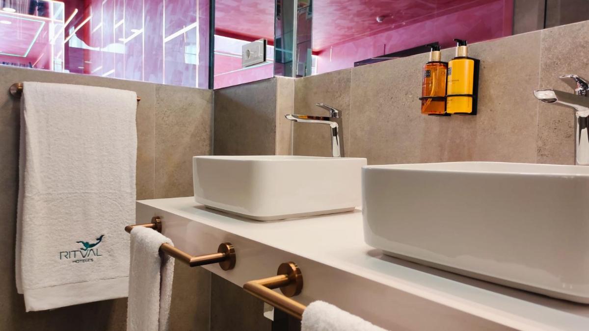 Un baño de Hotel Ritual Torremolinos- Adults Only