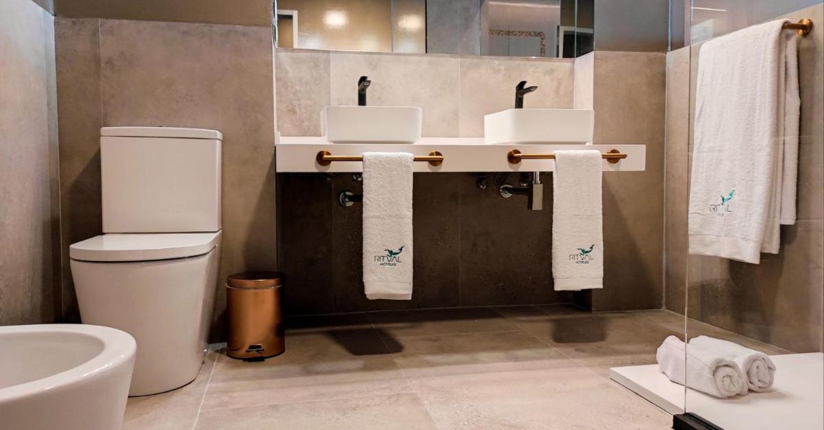 Un baño de Hotel Ritual Torremolinos- Adults Only