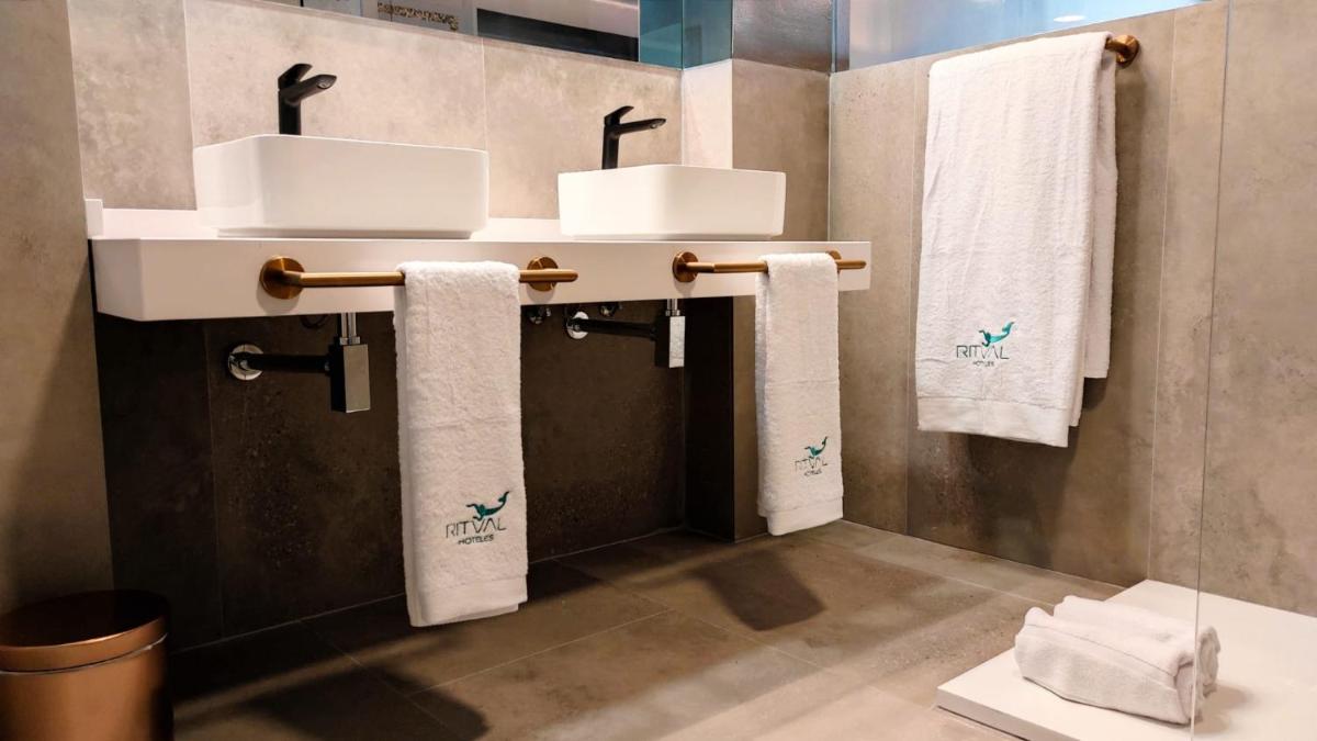 Un baño de Hotel Ritual Torremolinos- Adults Only