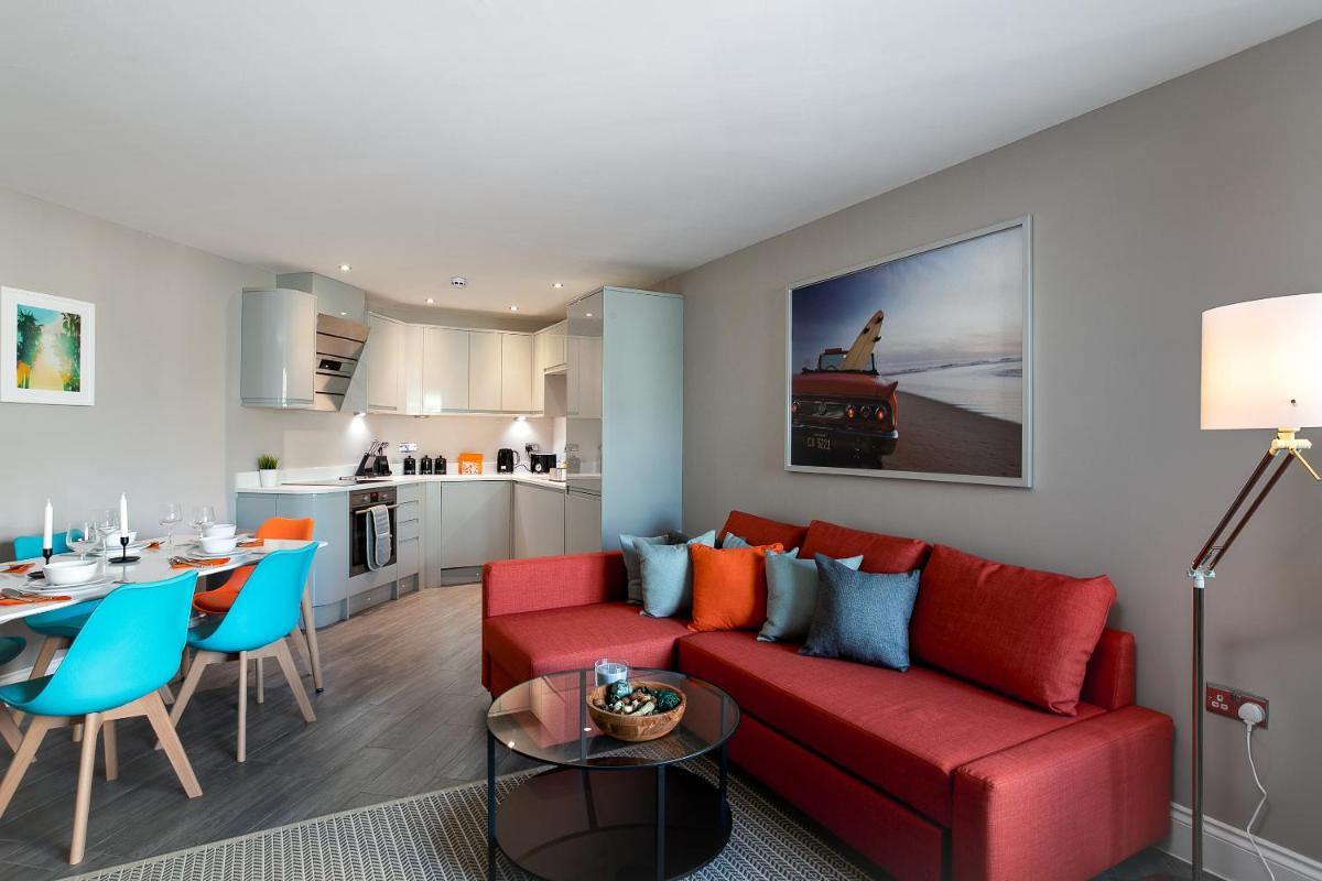 Airhost's Brighton's Best Green Diamond Escape with Sea Views - Hizvo