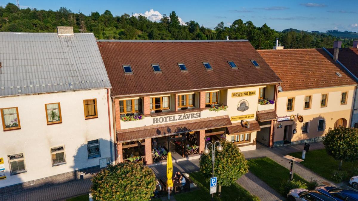 Hotel Závrší - Housity