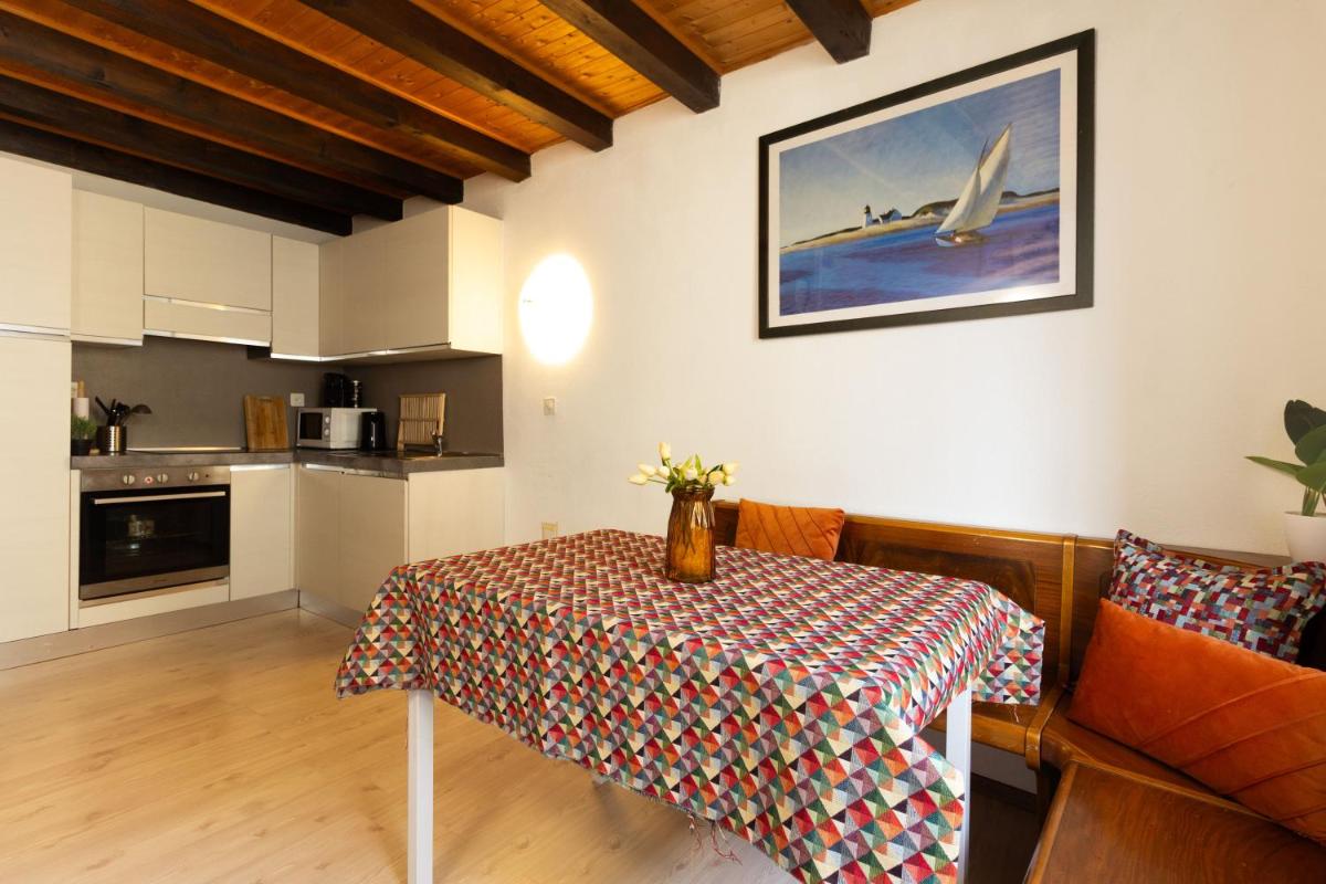 Romantica casetta famigliare Ticinese - nel nucleo - Housity