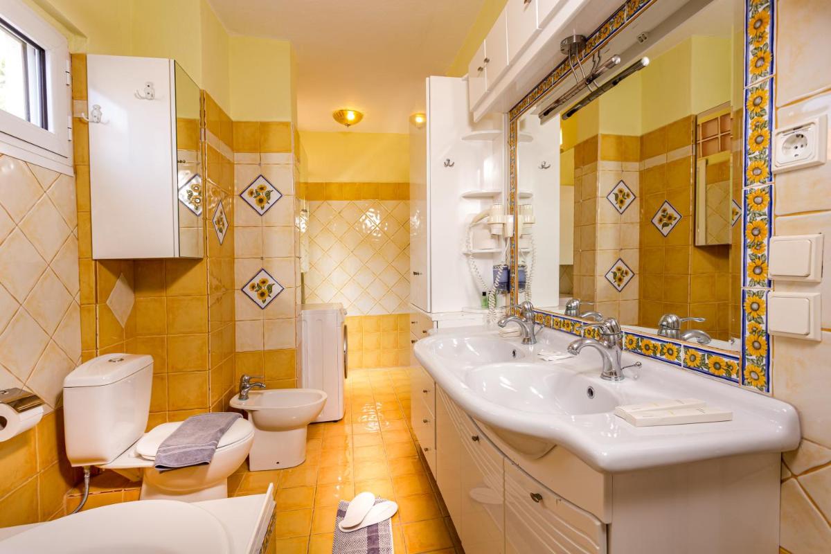 Melissa Gold Coast - Housity