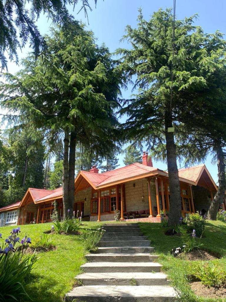 Retreat House - Housity