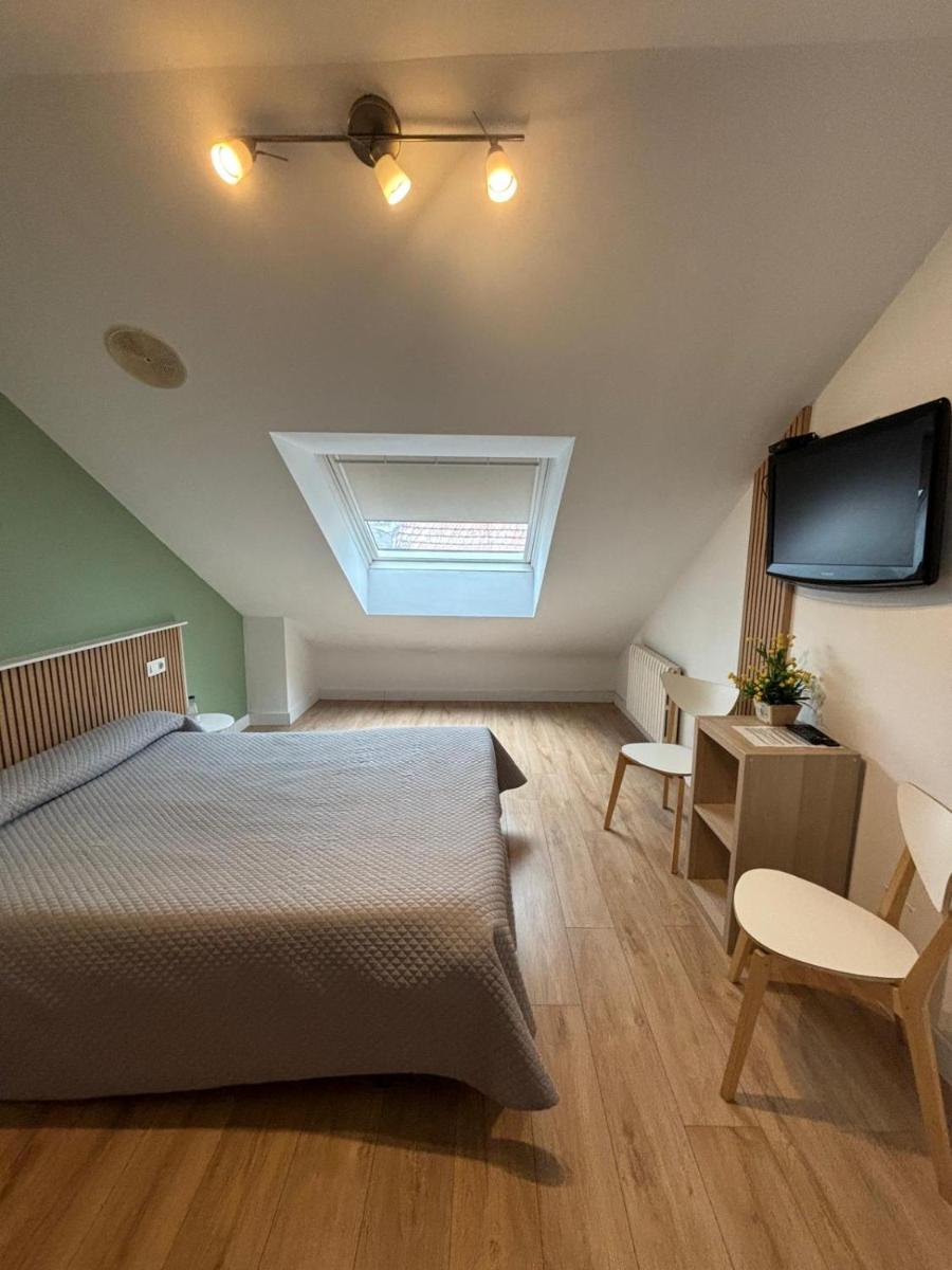 Hostal La Frontera - Housity