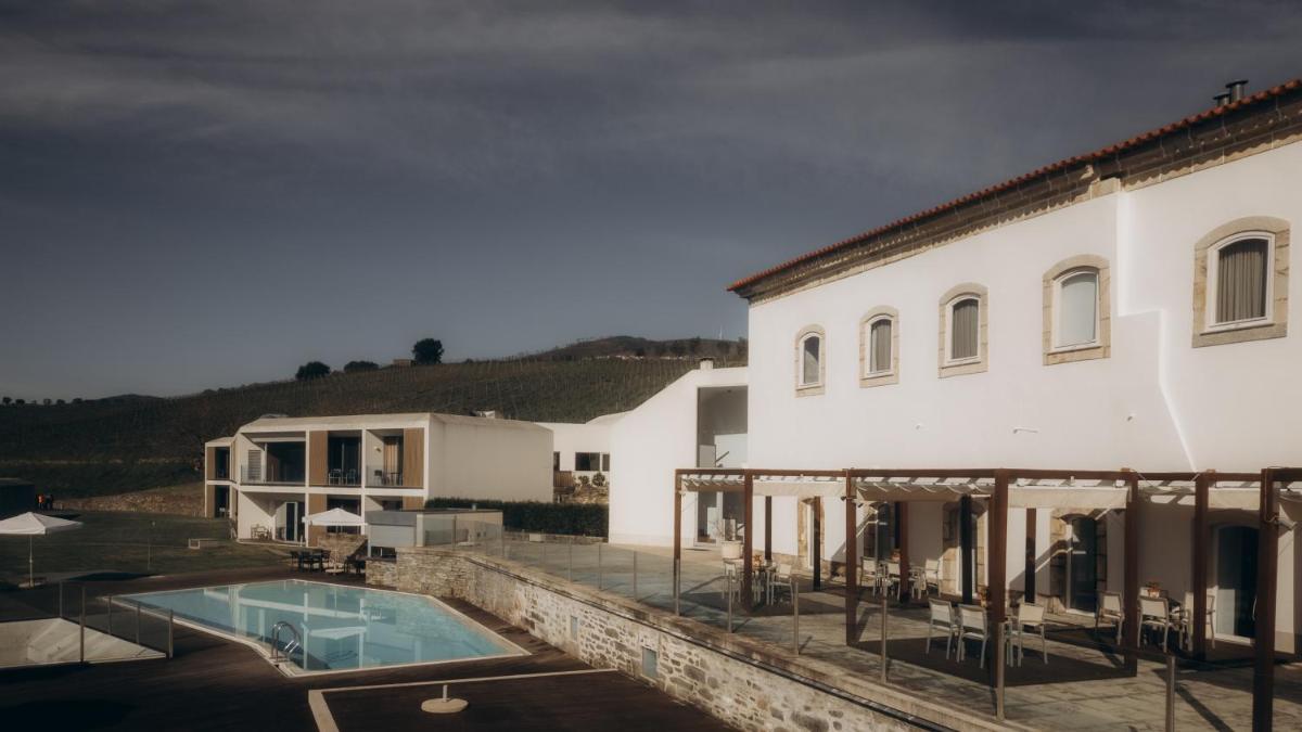 A piscina em ou perto de Douro Scala