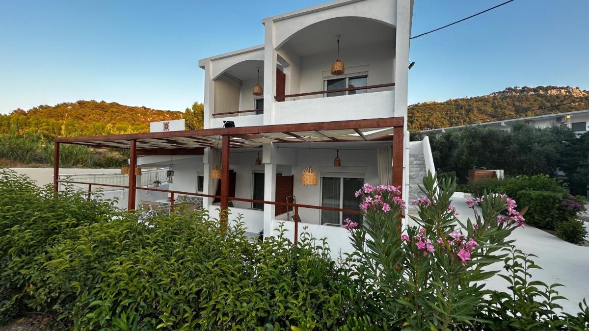 ANGELOS STUDIOS 3-4 in Faliraki Rhodes-Upper Floor - Housity