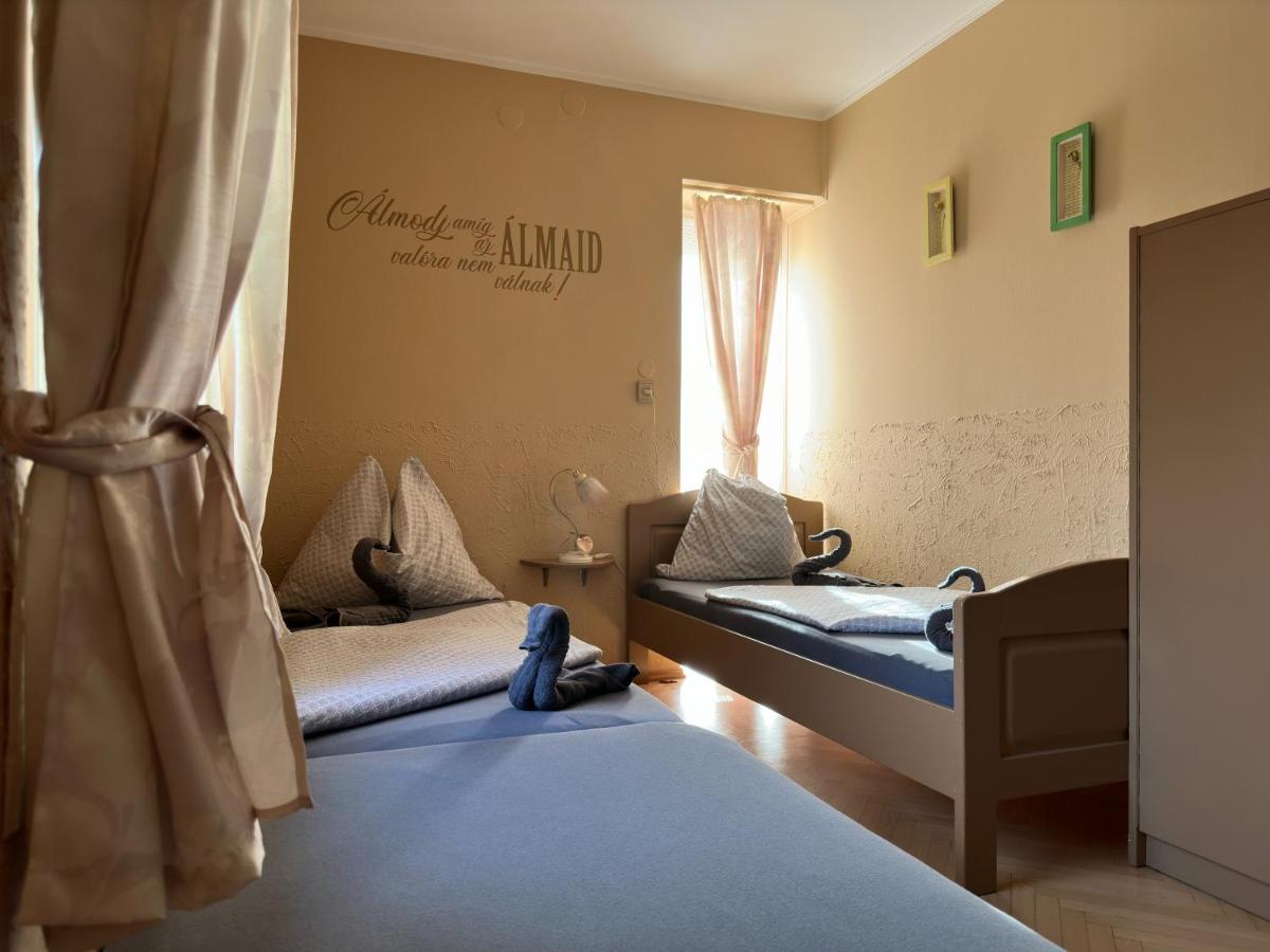 Rózsa Apartman 2 - Housity