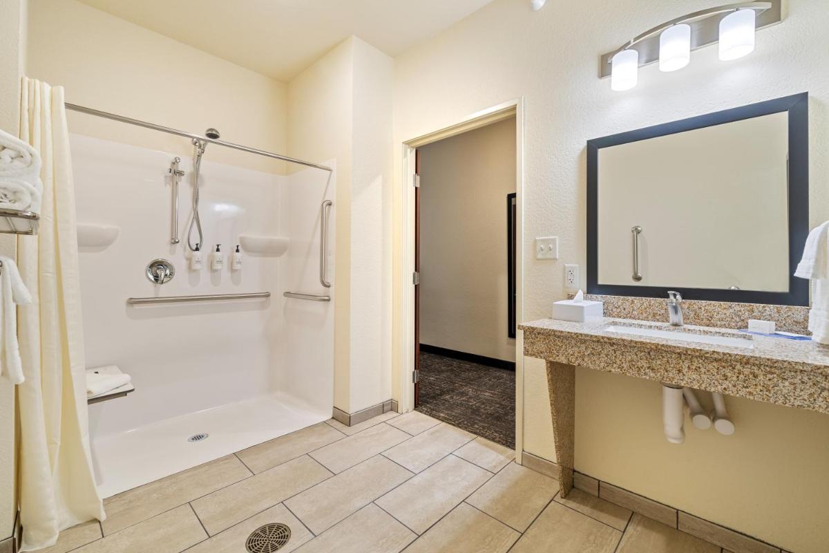 Cobblestone Hotel & Suites - Alpine - Housity