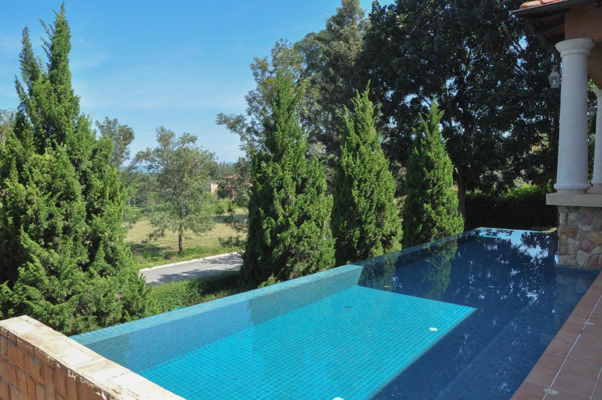 Private Pool Villa & Golf - Toscana House Khaoyai 4 Bedrooms 10 Guests - Housity