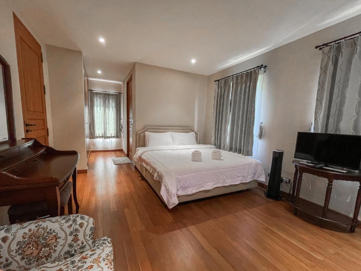 Private Pool Villa & Golf - Toscana House Khaoyai 4 Bedrooms 10 Guests - Housity