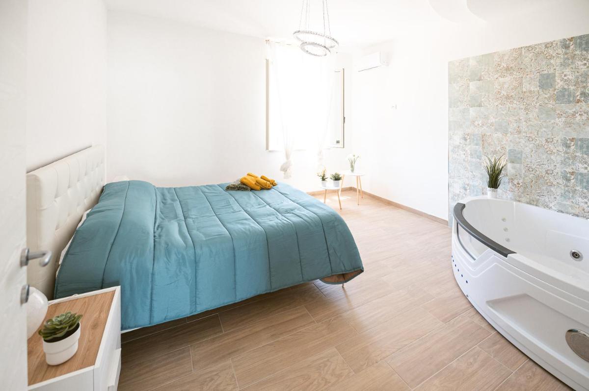 La Raganella D'Oro - Housity