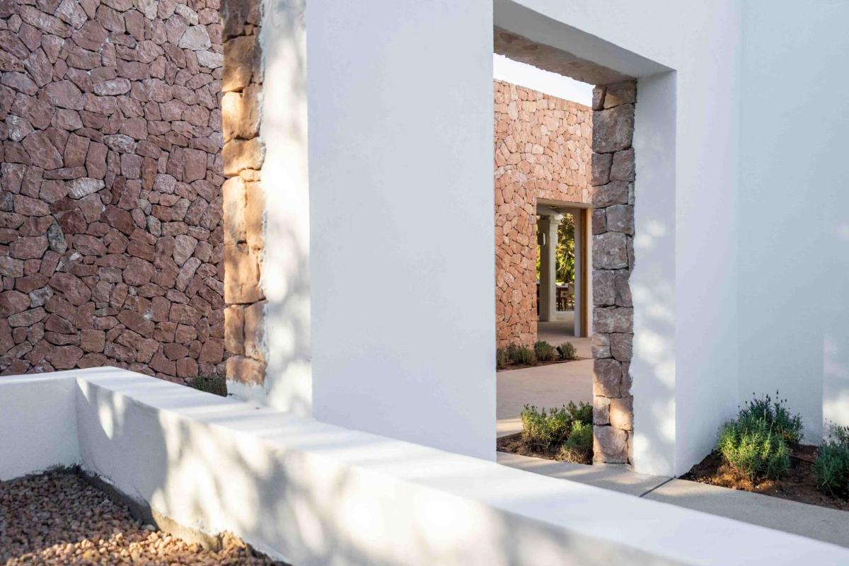 Jardín al aire libre en Dunas de Formentera, a Small Luxury Hotel of the World
