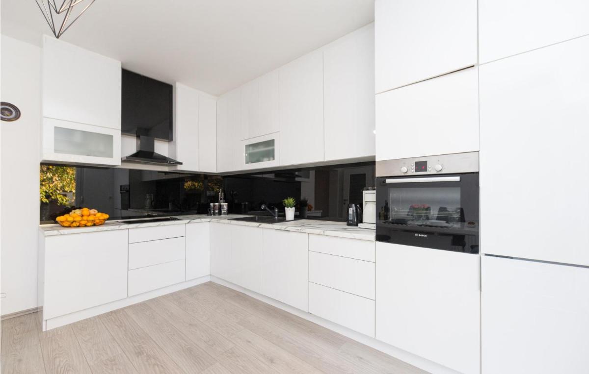 Beautiful Home In Donji Andrijevci - Housity