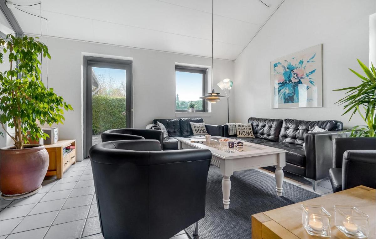 Amazing Home In Væggerløse With Sauna - Housity