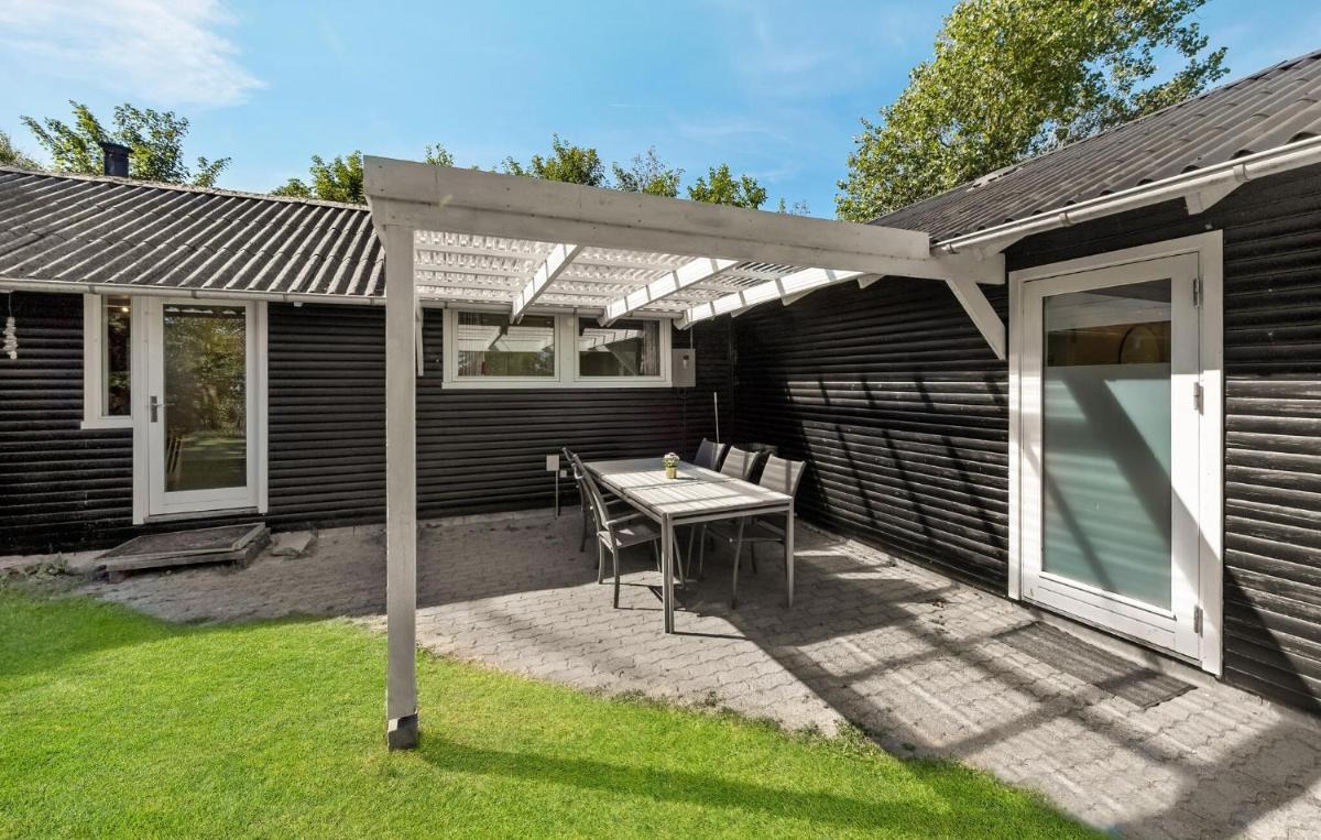 Two-Bedroom Holiday Home In Ulfborg - Housity