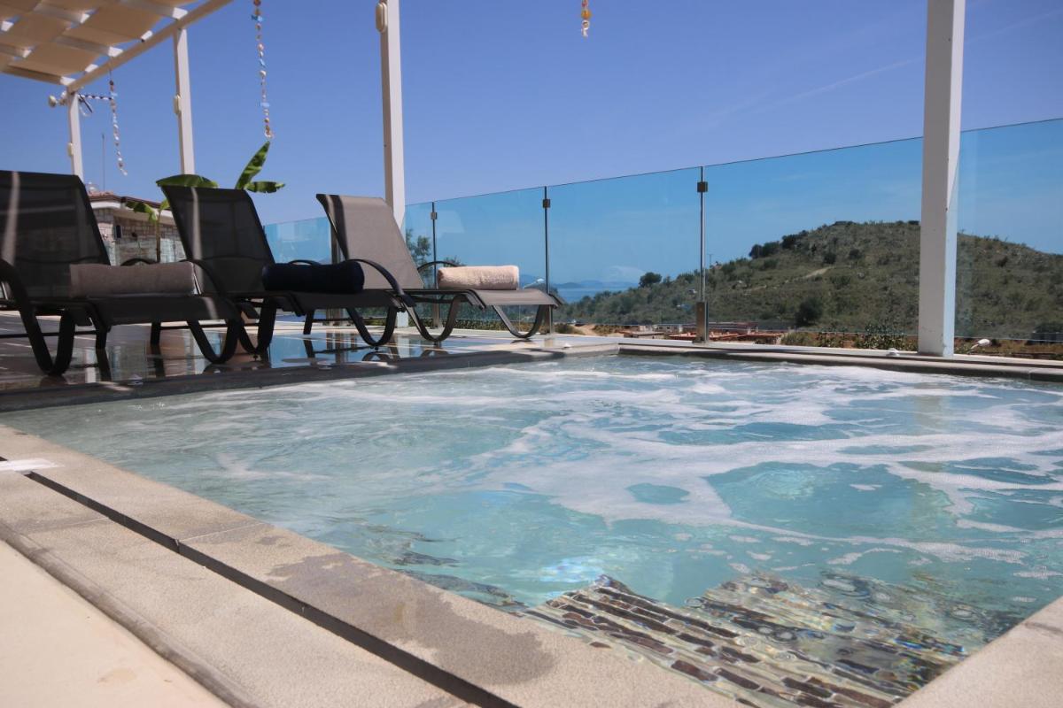 Ionian pool house - Housity