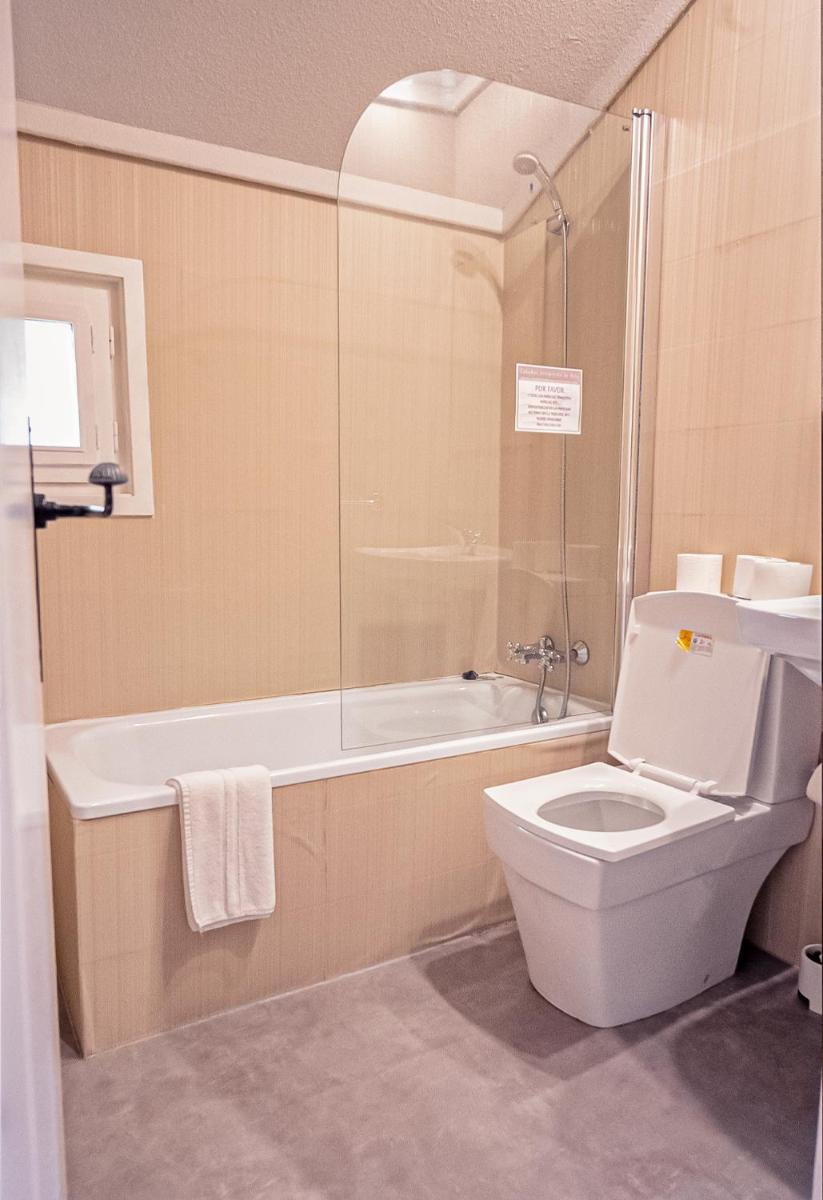 Un baño de Hotel Hita "Nature Experience" for all