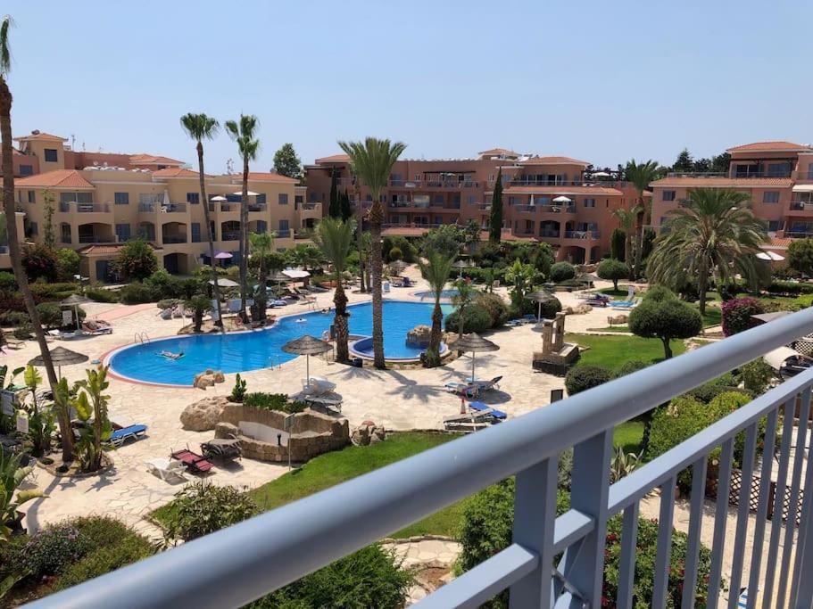 Suitetrails - Limnaria Gardens - spacious and sunny 1 bed with pool views