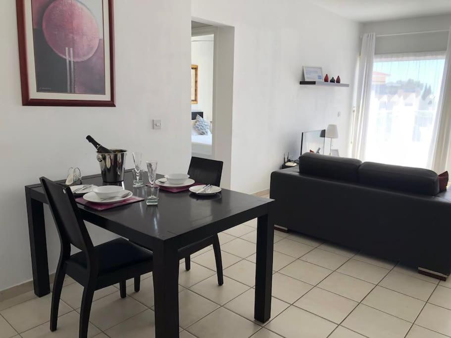 Limnaria Gardens - spacious and sunny 1 bed with pool views - Housity
