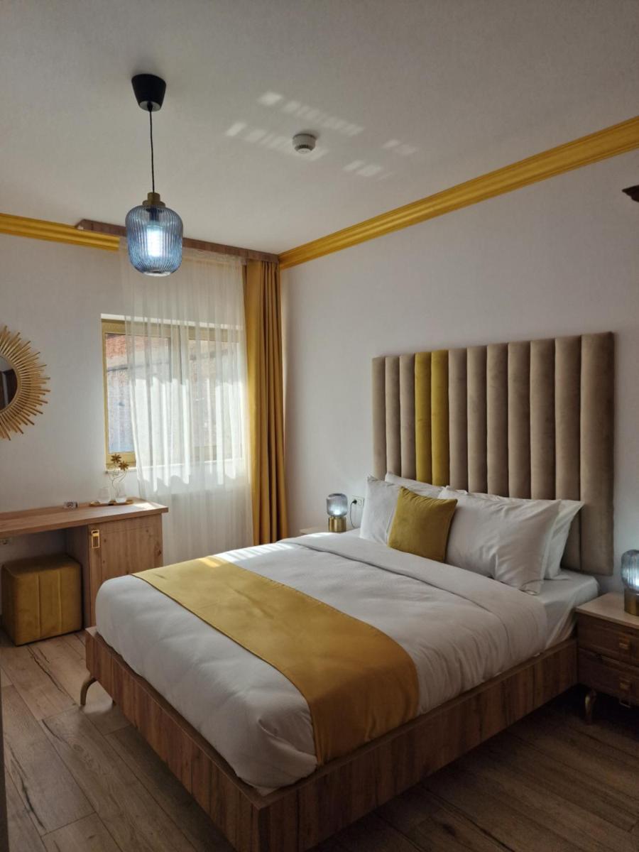 COLT DE RAI-Deluxe & Spa - Housity