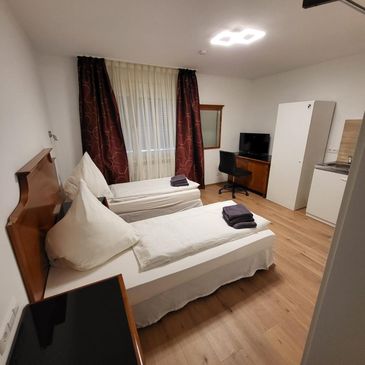 Frankenthal City Apartment mit eigene Bad und Kochmöglichkeit - Housity