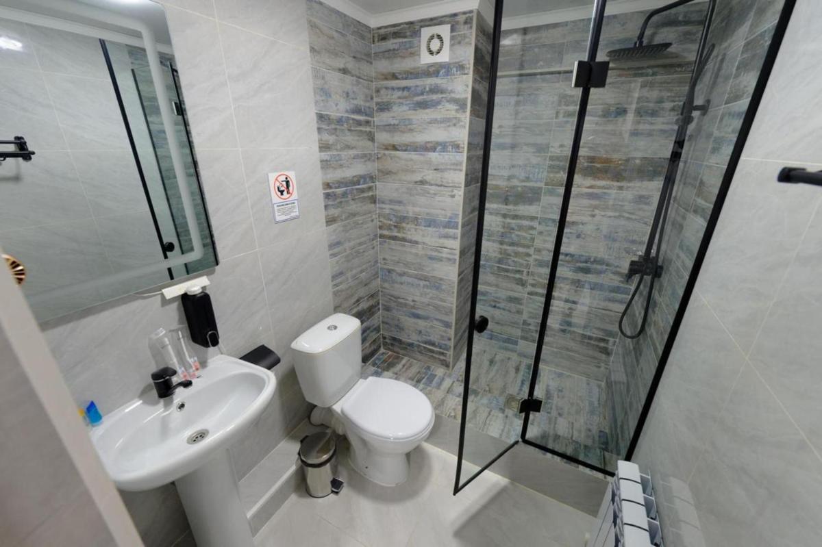 Grand Aura Hotel - Housity