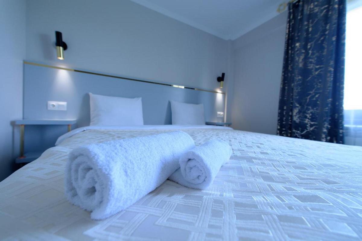 Grand Aura Hotel - Housity