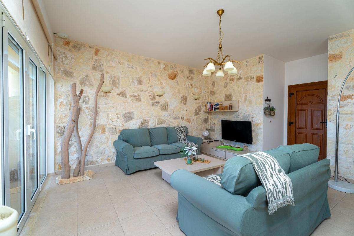 M&N Luxury Family Apartment 10meters from the Sea - Housity