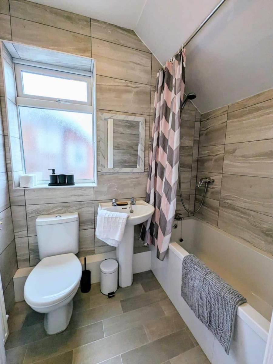 Lovely 3 Br Flat For Family, Friends And Workers - Housity