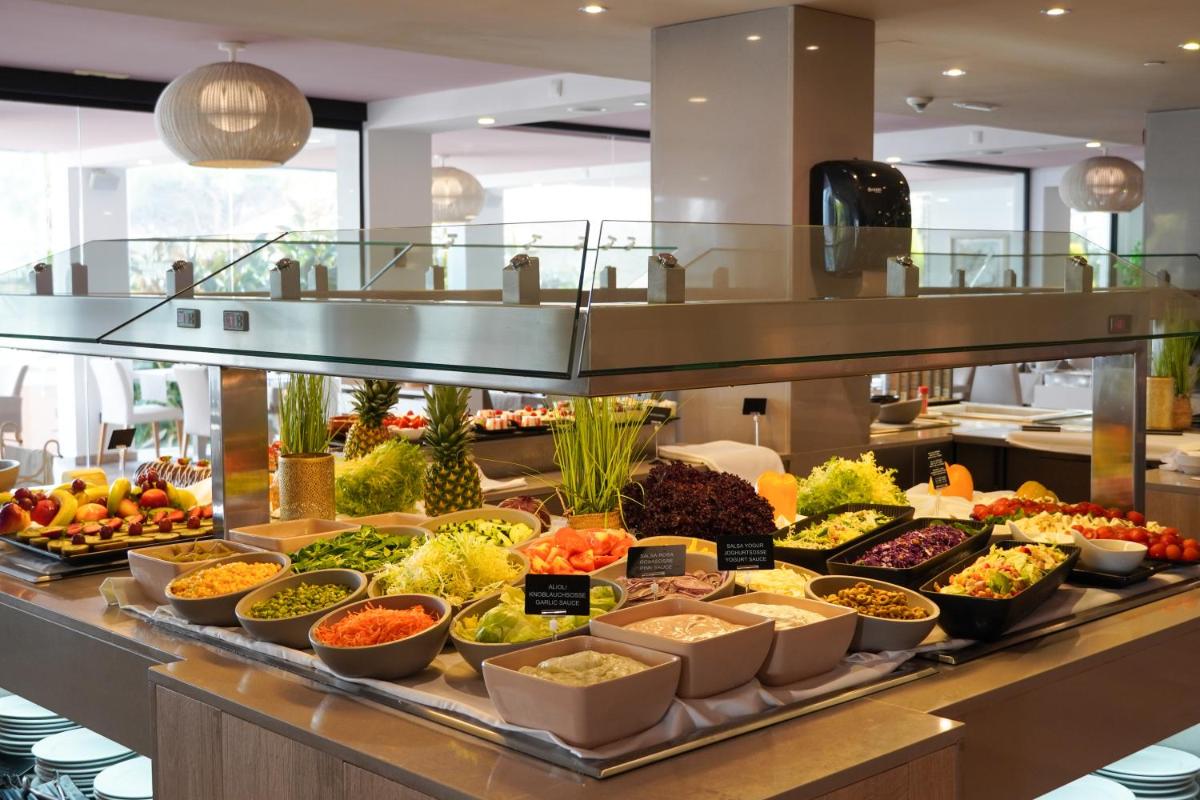 Comida en o cerca de este hotel