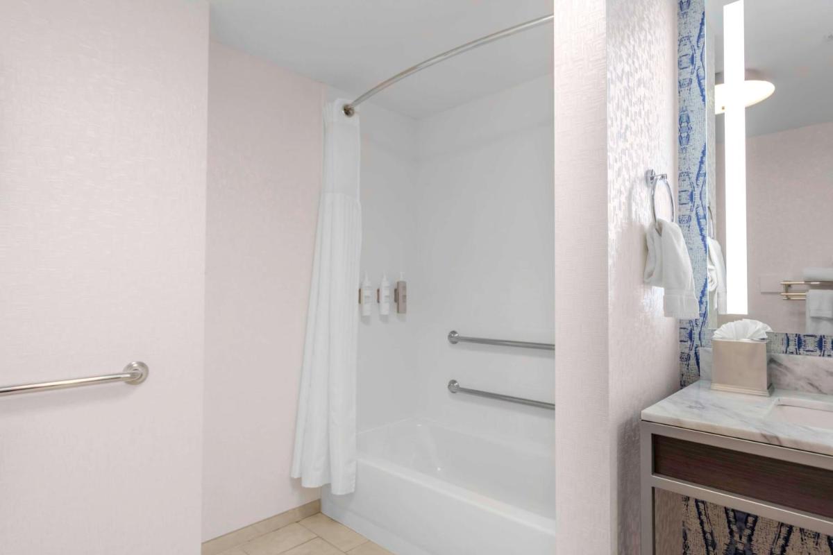 Hilton Garden Inn Freeport Downtown - Housity
