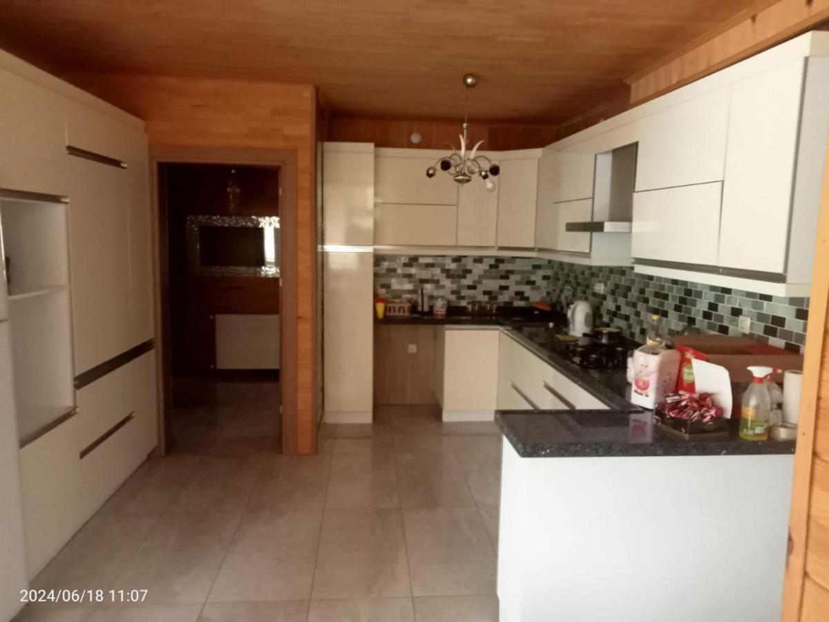 Koloni Apart - Housity