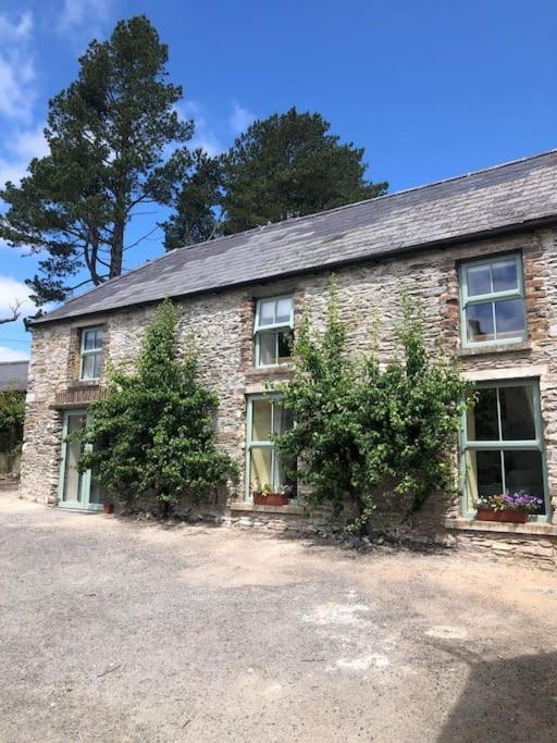 Courtyard Stables - Housity