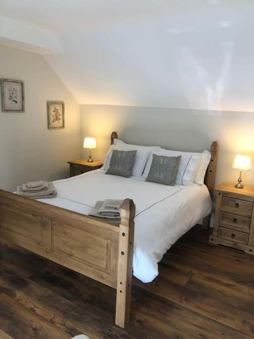 Courtyard Stables - Housity