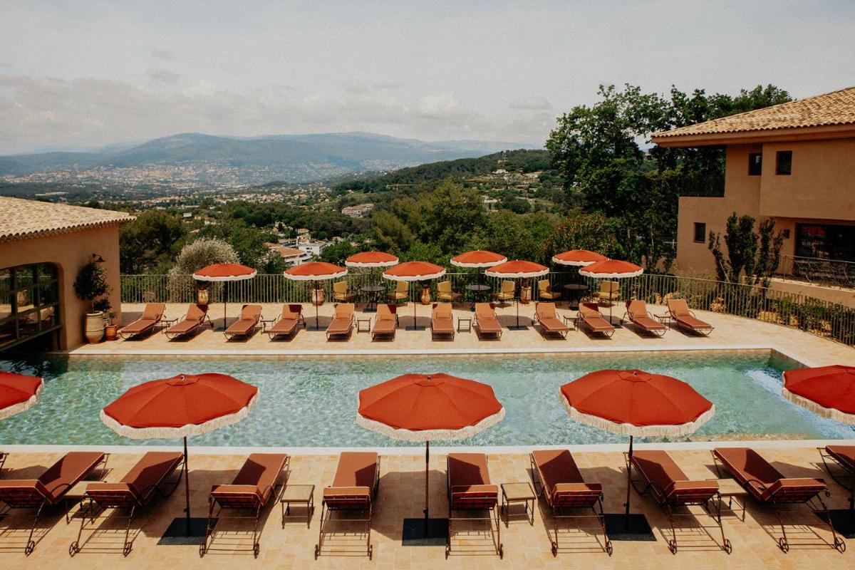 Vue générale sur la montagne ou vue sur la montagne depuis l'hôtel
