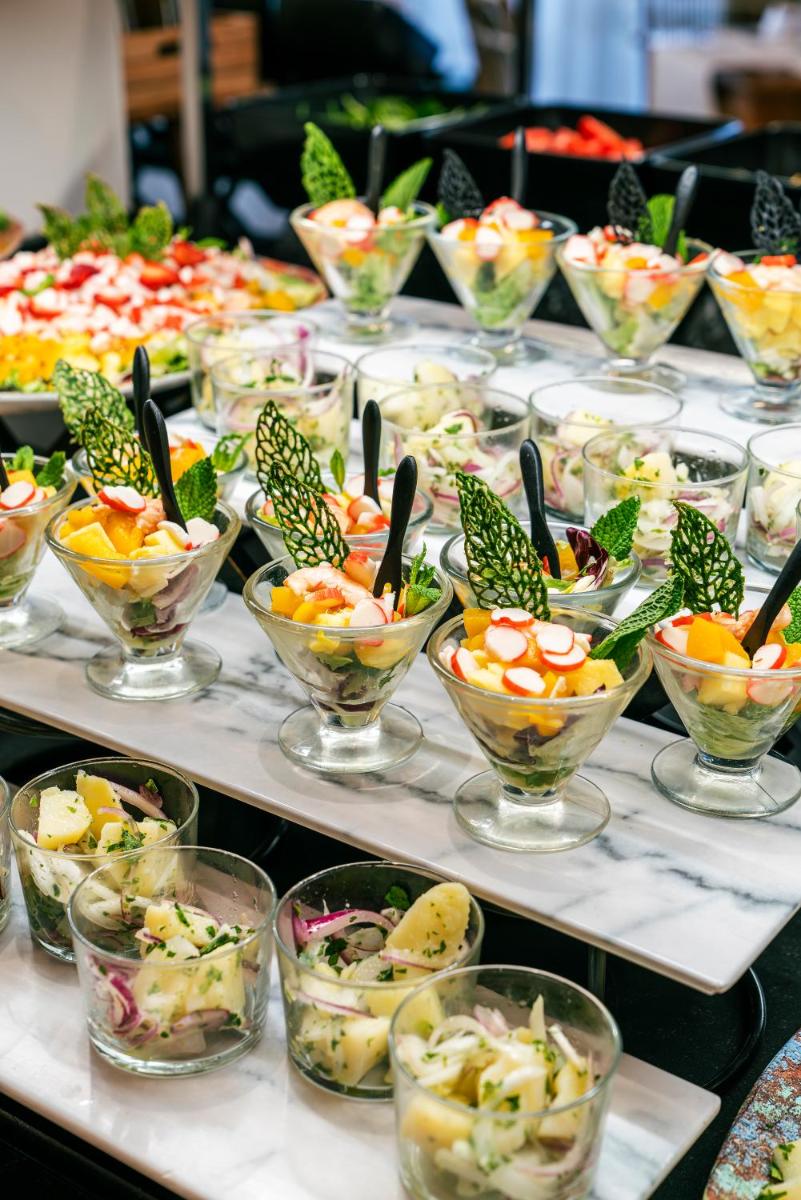 Comida en o cerca de este hotel