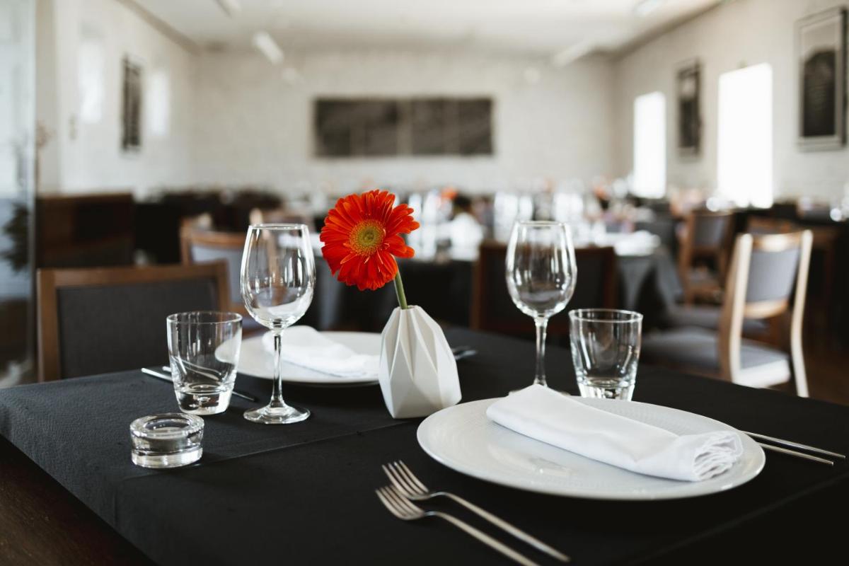 Um restaurante ou outro lugar para comer em Douro Scala