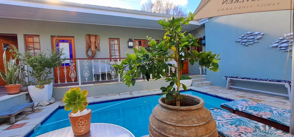 The Vic 1906 Self Catering Units - Housity