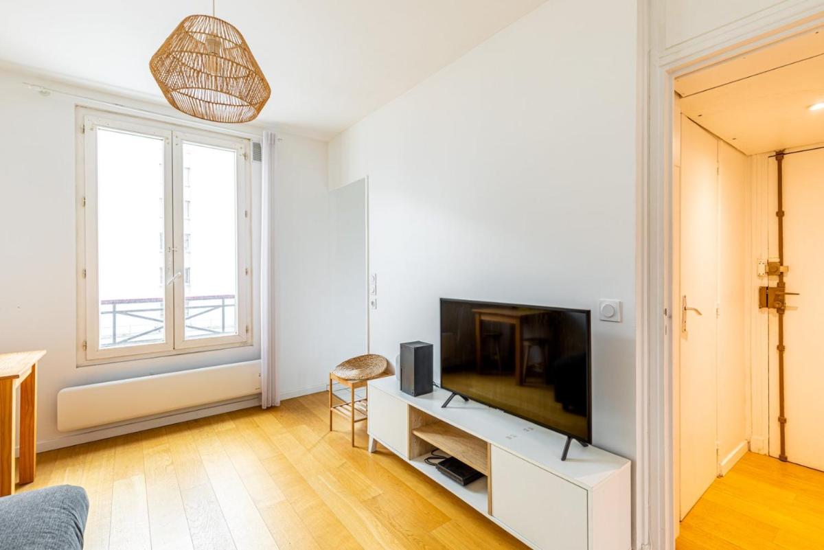 GuestReady - Cozy Minimalist in Saint-Ouen - Housity